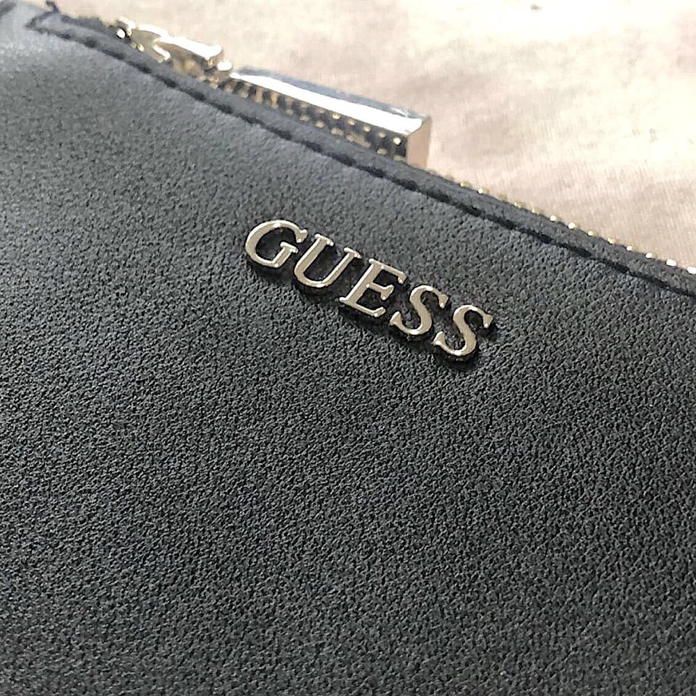 *brand new* Guess Wristlet